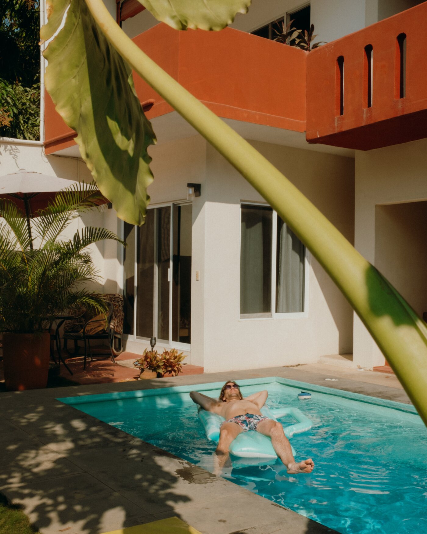 Casa Keiki — casa a nivel del jardín que abre al patio central